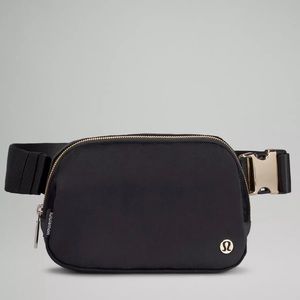 NWT Lululemon Everywhere Belt Bag - 1L Black Velour